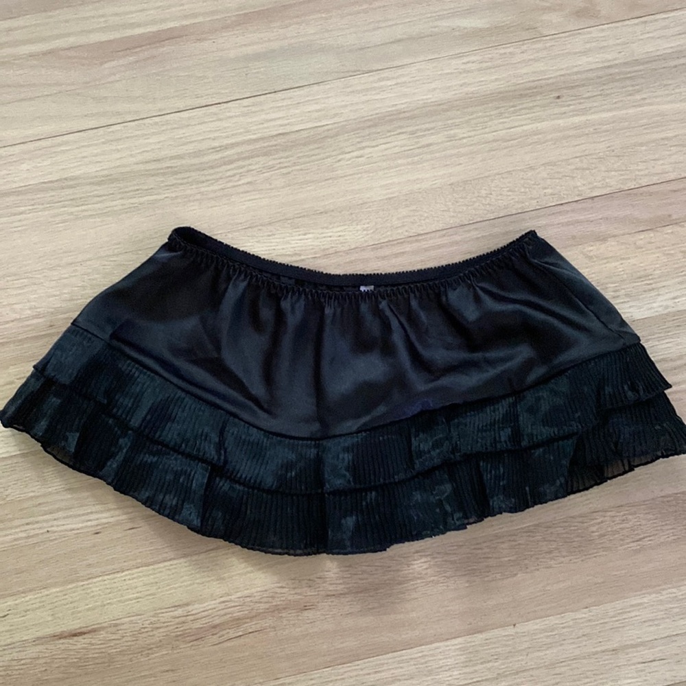 La Vie En Rose Black Satin Slip